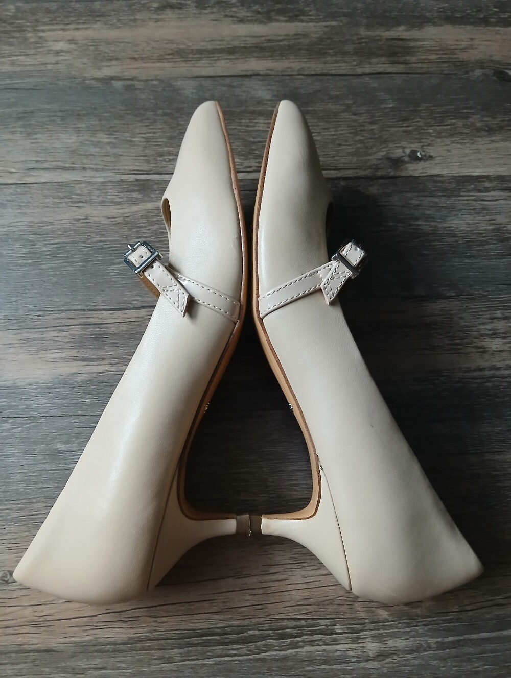Vionic Cream Pointed Mary Jane Flats with Buckle Strap Size 7.5. - Picture 7 of 12
